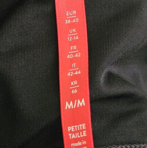 Spanx faux leather like leggings size medium - Picture 14 of 16